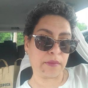 Meet your Posher, Yolanda